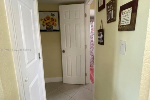 Condo in Sunrise, Florida, 1 bedroom  № 1702432 - photo 19