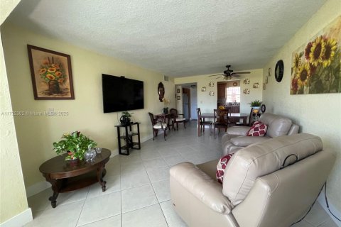 Condo in Sunrise, Florida, 1 bedroom  № 1702432 - photo 17