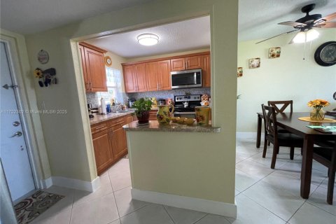 Condo in Sunrise, Florida, 1 bedroom  № 1702432 - photo 9