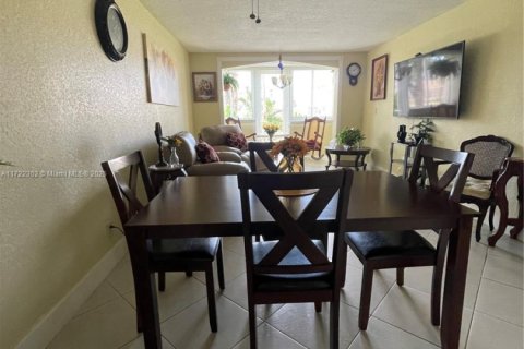 Condo in Sunrise, Florida, 1 bedroom  № 1702432 - photo 12