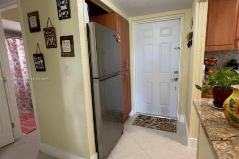 Condo in Sunrise, Florida, 1 bedroom  № 1702432 - photo 6