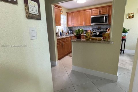 Condo in Sunrise, Florida, 1 bedroom  № 1702432 - photo 10