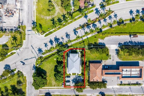 Commercial property in Riviera Beach, Florida 442.21 sq.m. № 1954235 - photo 6