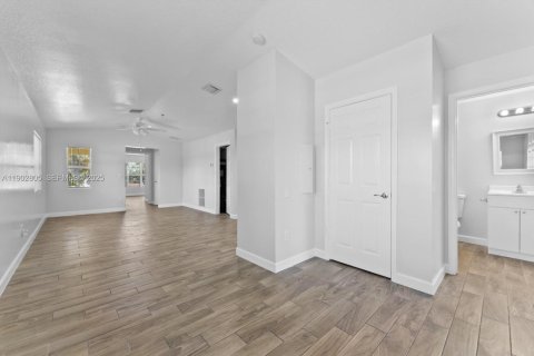 Immobilier commercial à vendre à Riviera Beach, Floride: 442.21 m2 № 1954235 - photo 11