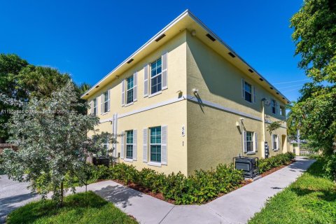 Commercial property in Riviera Beach, Florida 442.21 sq.m. № 1954235 - photo 2