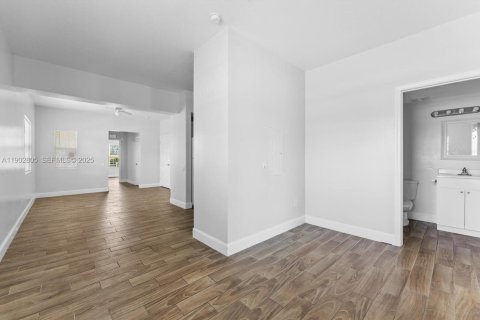 Immobilier commercial à vendre à Riviera Beach, Floride: 442.21 m2 № 1954235 - photo 21