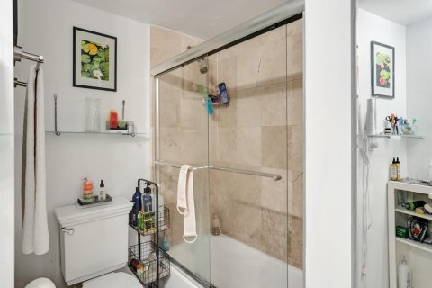 Condominio en venta en Miami, Florida, 1 dormitorio, 86.4 m2 № 2180738 - foto 8