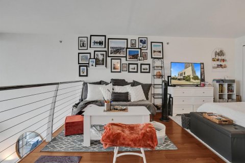 Condominio en venta en Miami, Florida, 1 dormitorio, 86.4 m2 № 2180738 - foto 17