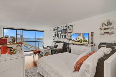 Condominio en venta en Miami, Florida, 1 dormitorio, 86.4 m2 № 2180738 - foto 18