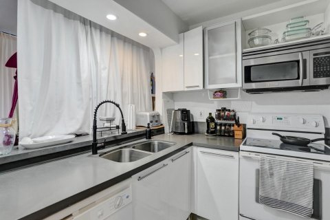 Condominio en venta en Miami, Florida, 1 dormitorio, 86.4 m2 № 2180738 - foto 15