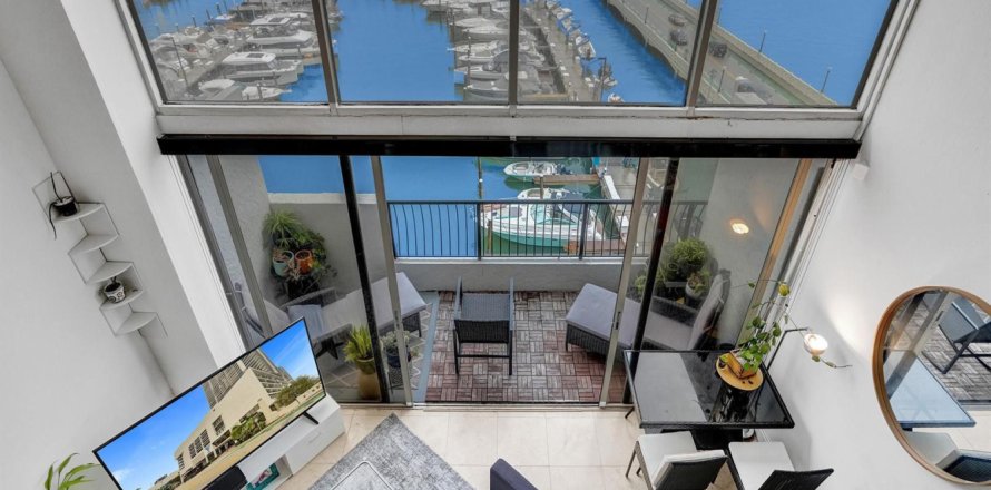 Estudio en el Condominio en Miami, Florida № 2180738