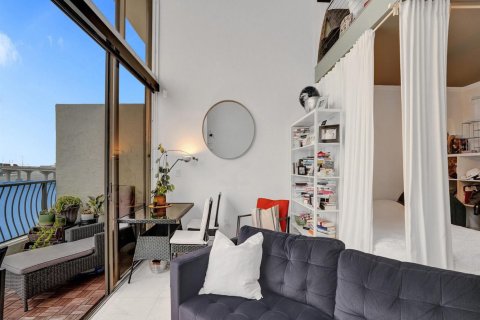 Condominio en venta en Miami, Florida, 1 dormitorio, 86.4 m2 № 2180738 - foto 12