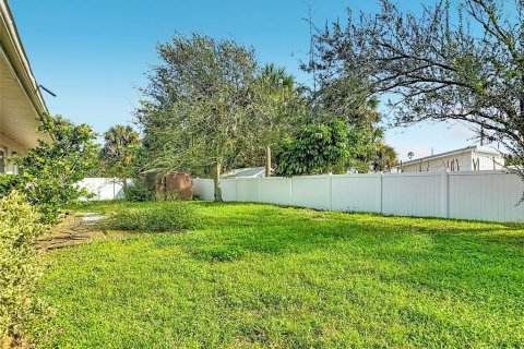 Villa ou maison à vendre à New Smyrna Beach, Floride: 3 chambres, 171.59 m2 № 2420273 - photo 13