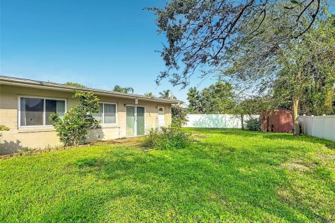 Villa ou maison à vendre à New Smyrna Beach, Floride: 3 chambres, 171.59 m2 № 2420273 - photo 4