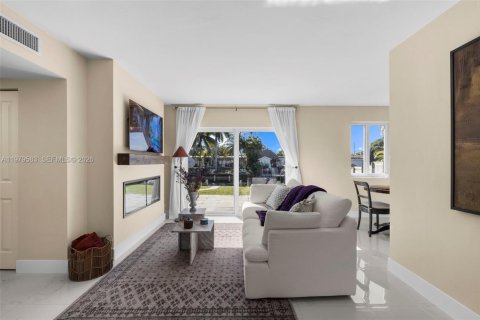 Villa ou maison à louer à Miami, Floride: 3 chambres, 97.27 m2 № 2046106 - photo 7