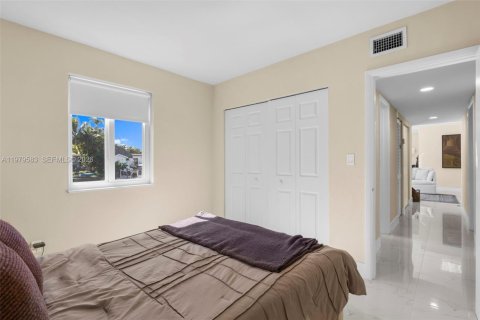 Villa ou maison à louer à Miami, Floride: 3 chambres, 97.27 m2 № 2046106 - photo 15