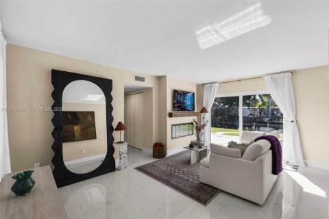 Villa ou maison à louer à Miami, Floride: 3 chambres, 97.27 m2 № 2046106 - photo 8