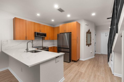 Touwnhouse à vendre à Oakland Park, Floride: 2 chambres, 126.44 m2 № 2085861 - photo 2