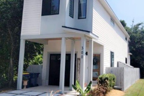 House in Fernandina Beach, Florida 3 bedrooms, 169.18 sq.m. № 768866 - photo 1