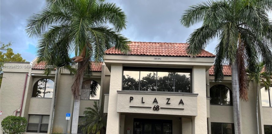 Propiedad comercial en Miami, Florida № 2158120