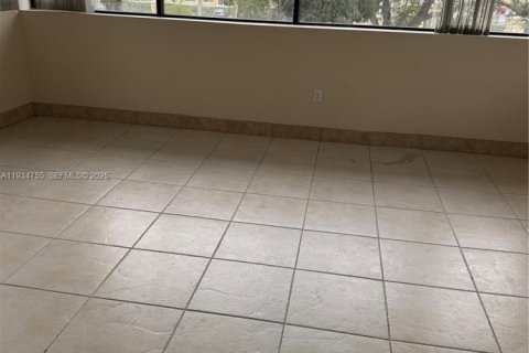 Propiedad comercial en venta en Miami, Florida № 2158120 - foto 7