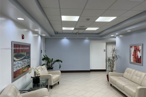 Propiedad comercial en venta en Miami, Florida № 2158120 - foto 2