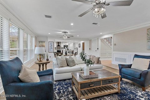 House in Jacksonville, Florida 4 bedrooms, 336.68 sq.m. № 843223 - photo 1
