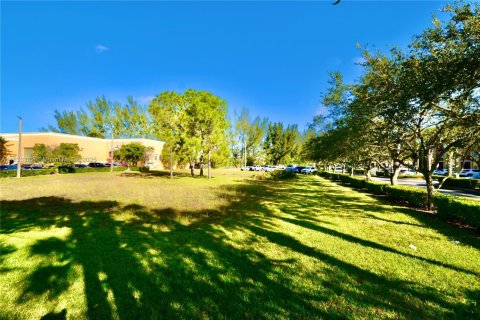 Commercial property in Miami, Florida № 1811409 - photo 3