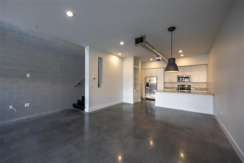 Touwnhouse à vendre à Winter Haven, Floride: 2 chambres, 152.36 m2 № 2195105 - photo 8