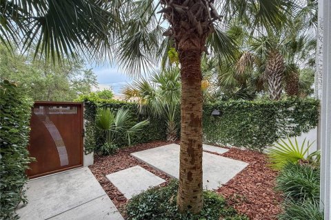 Touwnhouse à vendre à Winter Haven, Floride: 2 chambres, 152.36 m2 № 2195105 - photo 7