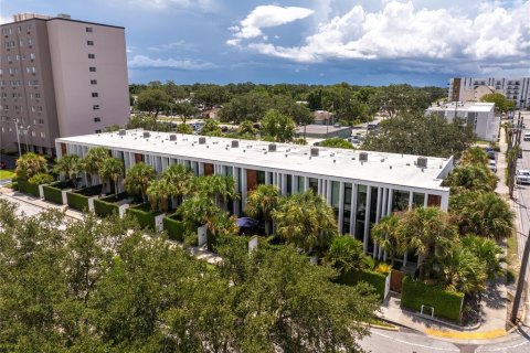 Touwnhouse à vendre à Winter Haven, Floride: 2 chambres, 152.36 m2 № 2195105 - photo 3