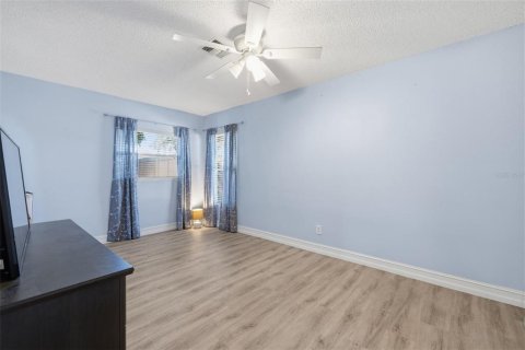 House in Saint Petersburg, Florida 3 bedrooms, 166.3 sq.m. № 2195733 - photo 15