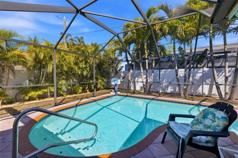 House in Saint Petersburg, Florida 3 bedrooms, 166.3 sq.m. № 2195733 - photo 27