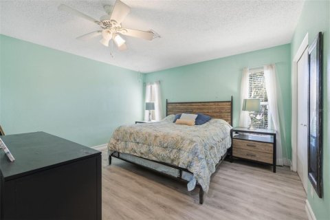House in Saint Petersburg, Florida 3 bedrooms, 166.3 sq.m. № 2195733 - photo 17