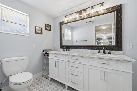 House in Saint Petersburg, Florida 3 bedrooms, 166.3 sq.m. № 2195733 - photo 23