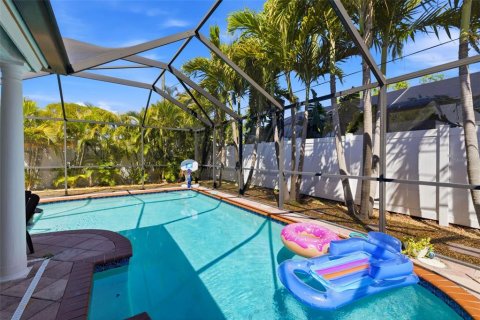 House in Saint Petersburg, Florida 3 bedrooms, 166.3 sq.m. № 2195733 - photo 26