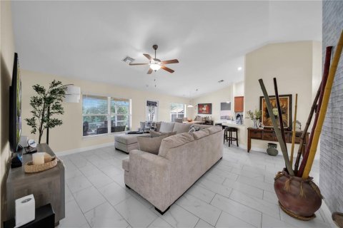 Villa ou maison à vendre à Cape Coral, Floride: 4 chambres, 163.23 m2 № 2415326 - photo 10