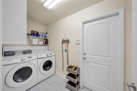 Villa ou maison à vendre à Cape Coral, Floride: 4 chambres, 163.23 m2 № 2415326 - photo 17