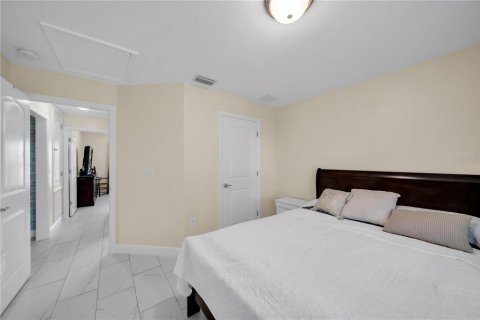 Villa ou maison à vendre à Cape Coral, Floride: 4 chambres, 163.23 m2 № 2415326 - photo 27