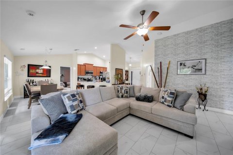 Villa ou maison à vendre à Cape Coral, Floride: 4 chambres, 163.23 m2 № 2415326 - photo 11