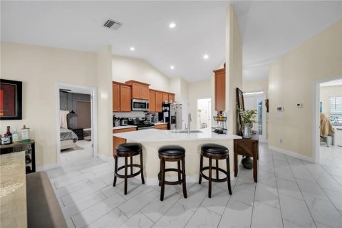 Villa ou maison à vendre à Cape Coral, Floride: 4 chambres, 163.23 m2 № 2415326 - photo 12