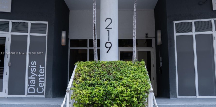 Condo in Miami, Florida, 2 bedrooms  № 1839138