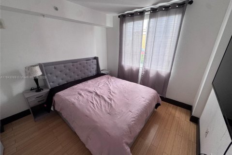 Condo in Miami, Florida, 2 bedrooms  № 1839138 - photo 10