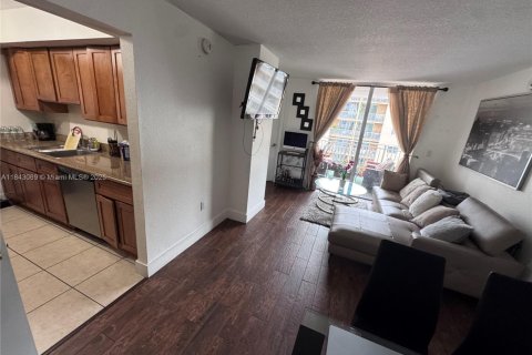 Condo in Miami, Florida, 2 bedrooms  № 1839138 - photo 15