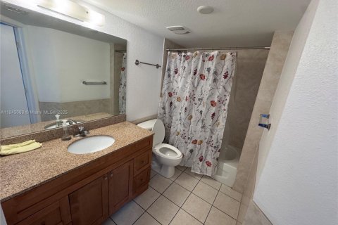 Condo in Miami, Florida, 2 bedrooms  № 1839138 - photo 9