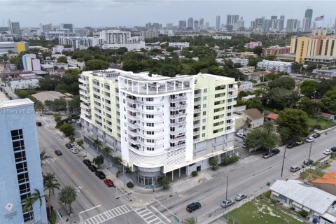 Condo in Miami, Florida, 2 bedrooms  № 1839138 - photo 17