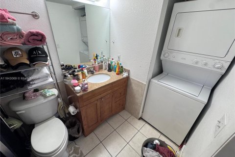 Condo in Miami, Florida, 2 bedrooms  № 1839138 - photo 12