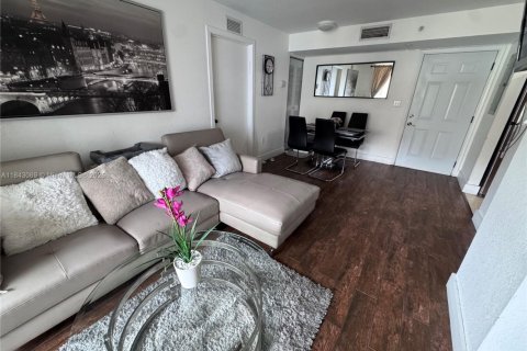 Condo in Miami, Florida, 2 bedrooms  № 1839138 - photo 7