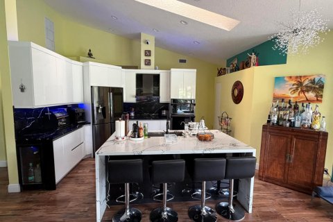 House in Palm Beach Gardens, Florida 4 bedrooms, 192.59 sq.m. № 2243154 - photo 8