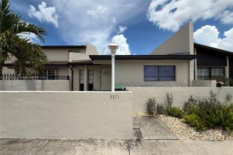 Casa en venta en Miami Gardens, Florida, 3 dormitorios, 120.96 m2 № 1802828 - foto 3